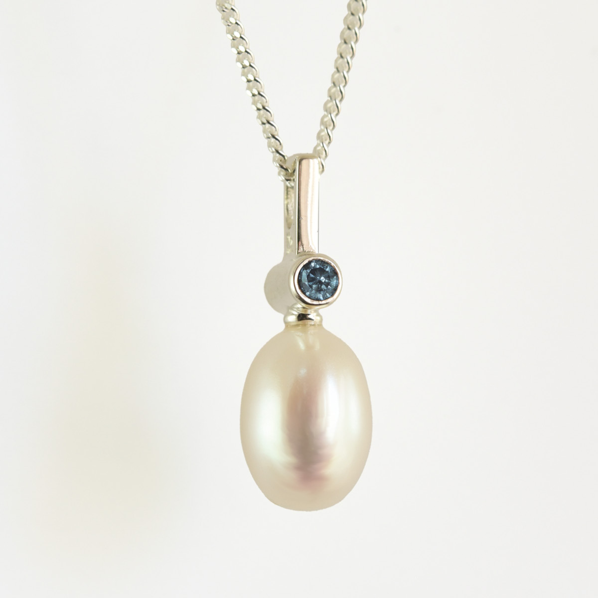 Schmuckanhänger "Perle" silber mit Farbstein